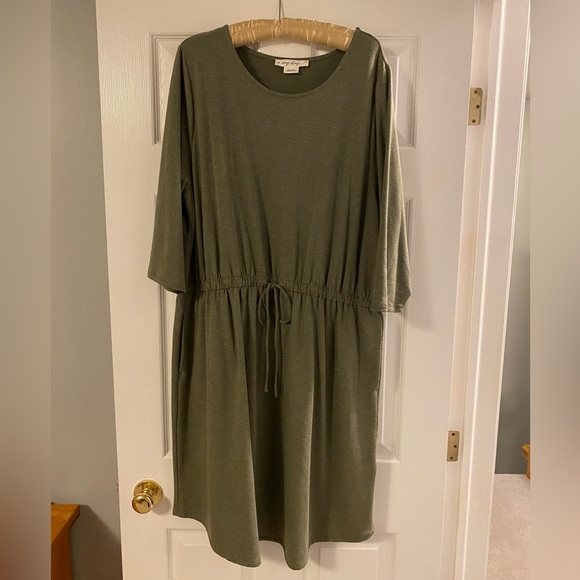 Forest Green Dress - Picture 6 of 6